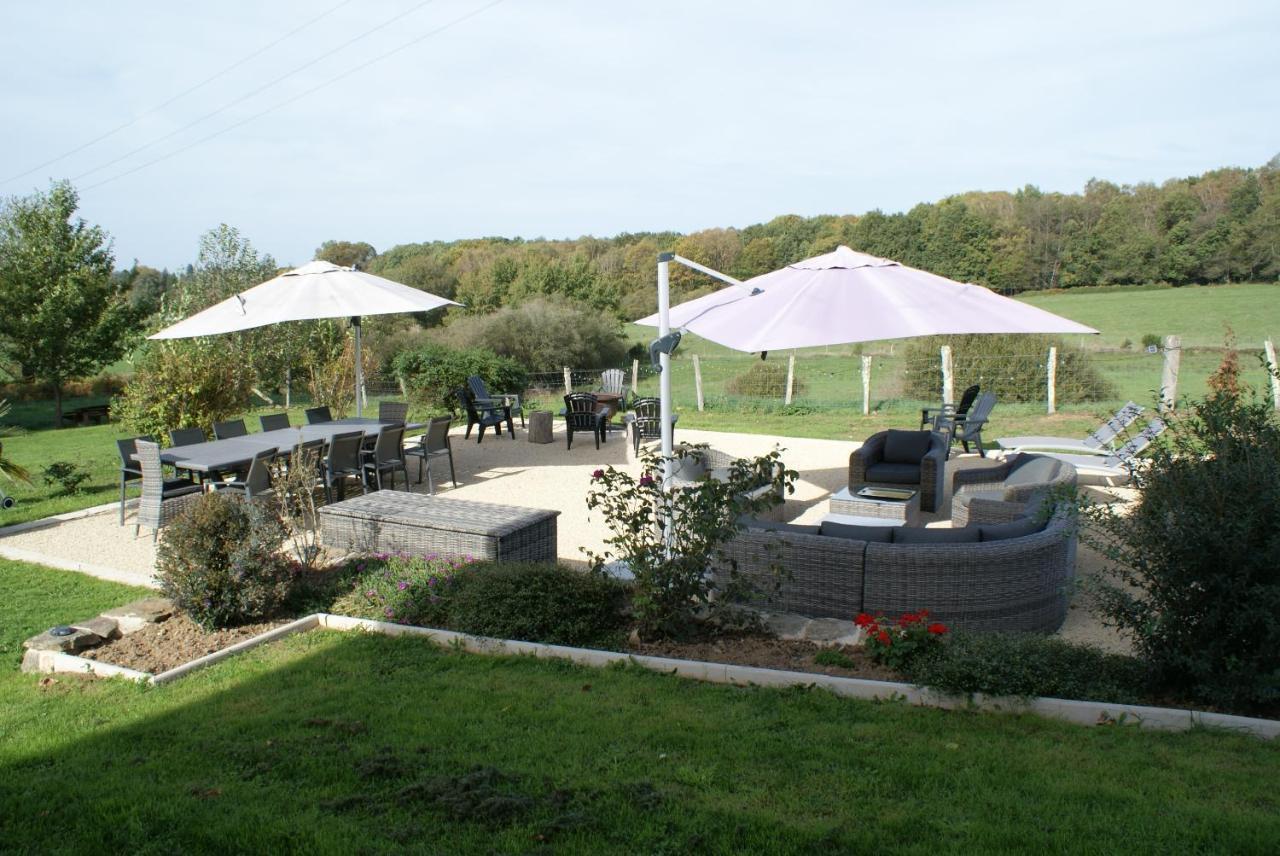 Chambres & Table D'Hotes De La Vieille Ferme Salon-la-Tour Exterior photo