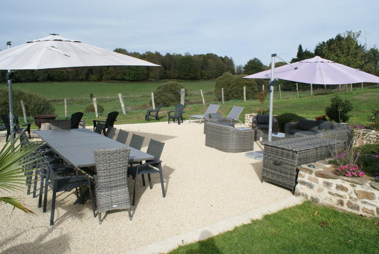 Chambres & Table D'Hotes De La Vieille Ferme Salon-la-Tour Exterior photo